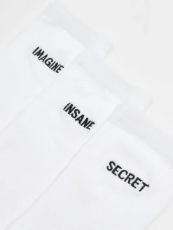 3 pack białych skarpet z haftem