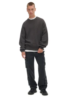 Żakardowy szary sweter