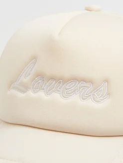 Beżowa czapka trucker