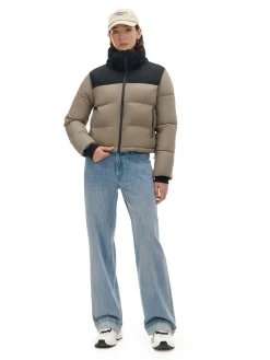 Beżowa kurtka puffer z czarnym karczkiem