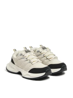 Beżowe sneakersy z odblaskowymi elementami