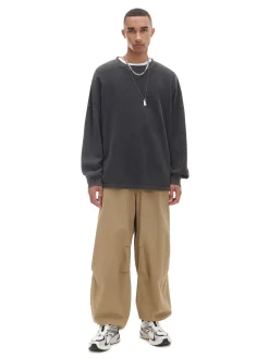 Beżowe spodnie parachute