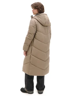 Beżowy płaszcz z kapturem
