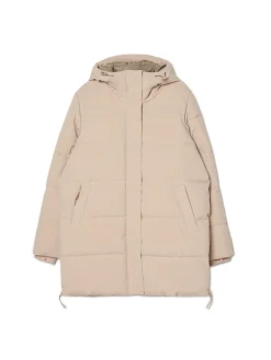 Beżowy pikowany płaszcz