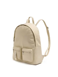 Beżowy plecak z metalowymi detalami