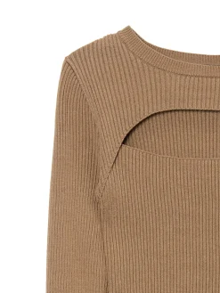 Beżowy sweter z wycięciem z przodu