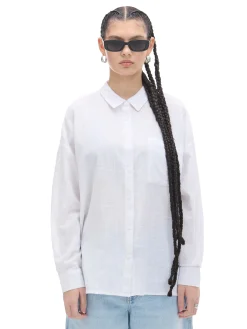 Biała koszula oversize z rustykalną strukturą