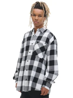 Biała koszula w kratę