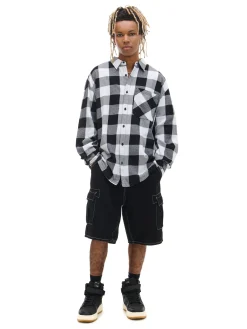 Biała koszula w kratę