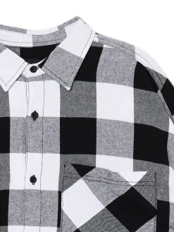 Biała koszula w kratę