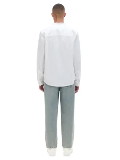 Biała koszula ze stójką