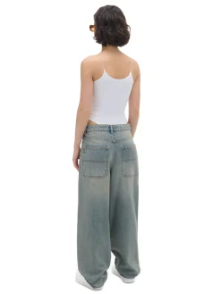 Białe body na ramiączkach