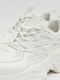 Białe sneakersy chunky