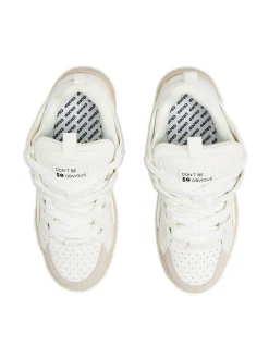 Białe sportowe sneakersy