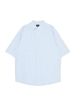 Biało-błękitna koszula z krótkim rękawem