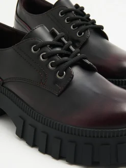 Bordowe półbuty derby