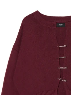 Bordowy kardigan z agrafkami