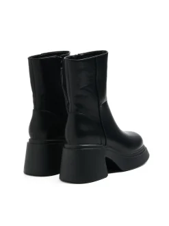 Botki z imitacji skóry na słupku