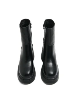 Botki z imitacji skóry na słupku