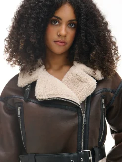 Brązowa kurtka z imitacji skóry