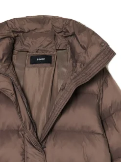 Brązowy pikowany płaszcz z kapturem