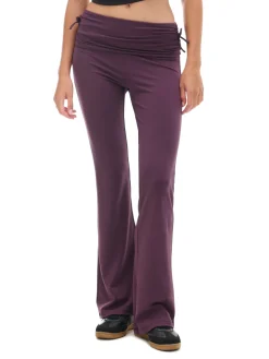 Burgundowe dresy z ozdobną zakładką