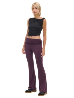 Burgundowe dresy z ozdobną zakładką