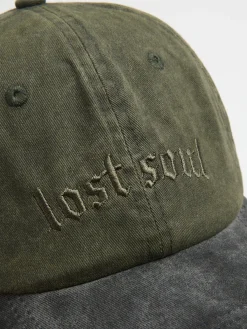 Ciemnozielona czapka z daszkiem