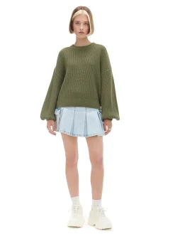 Ciemnozielony sweter z szerokim rękawem