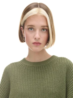 Ciemnozielony sweter z szerokim rękawem