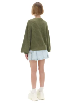 Ciemnozielony sweter z szerokim rękawem