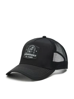 Czapka z daszkiem i funkcyjną siateczką