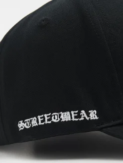 Czapka z daszkiem i haftem