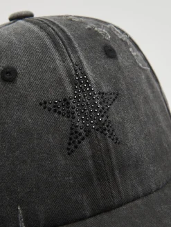 Czapka z daszkiem z aplikacją i przetarciami