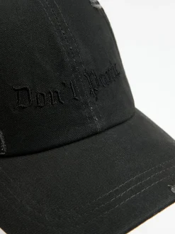 Czapka z daszkiem z przetarciami