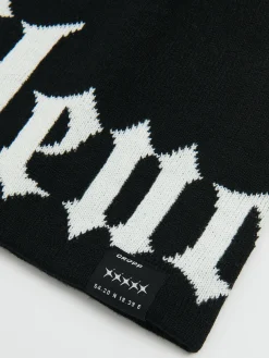 Czapka z tekstowym nadrukiem