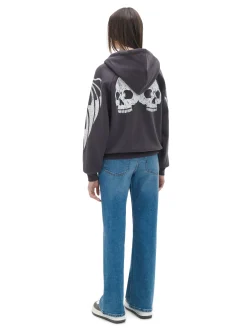 Czarna bluza hoodie z czaszkami