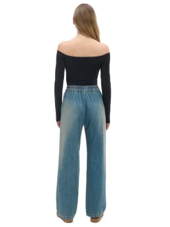 Czarna bluzka typu carmen