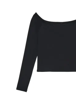 Czarna bluzka typu carmen