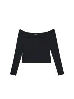 Czarna bluzka z wycięciem