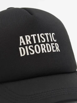 Czarna czapka trucker