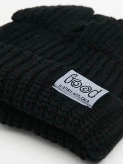 Czarna czapka z uszami