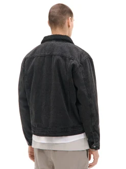 Czarna jeansowa kurtka sherpa