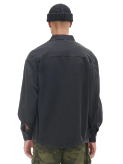 Czarna koszula z kieszeniami