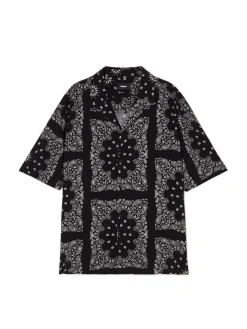 Czarna koszula z krótkim rękawem