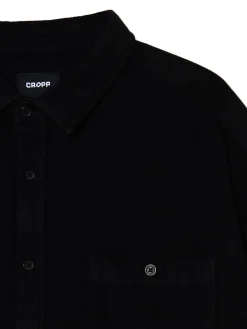 Czarna koszula z postrzępieniami