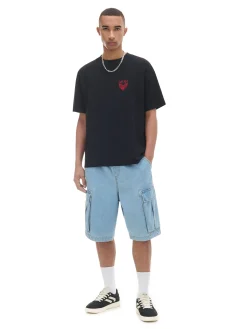 Czarna koszulka z naszywką