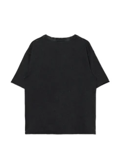 Czarna koszulka z surowym wykończeniem