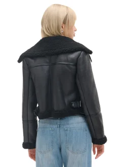 Czarna kurtka biker z kożuchem