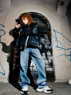 Czarna kurtka bomber ze sztucznej skóry